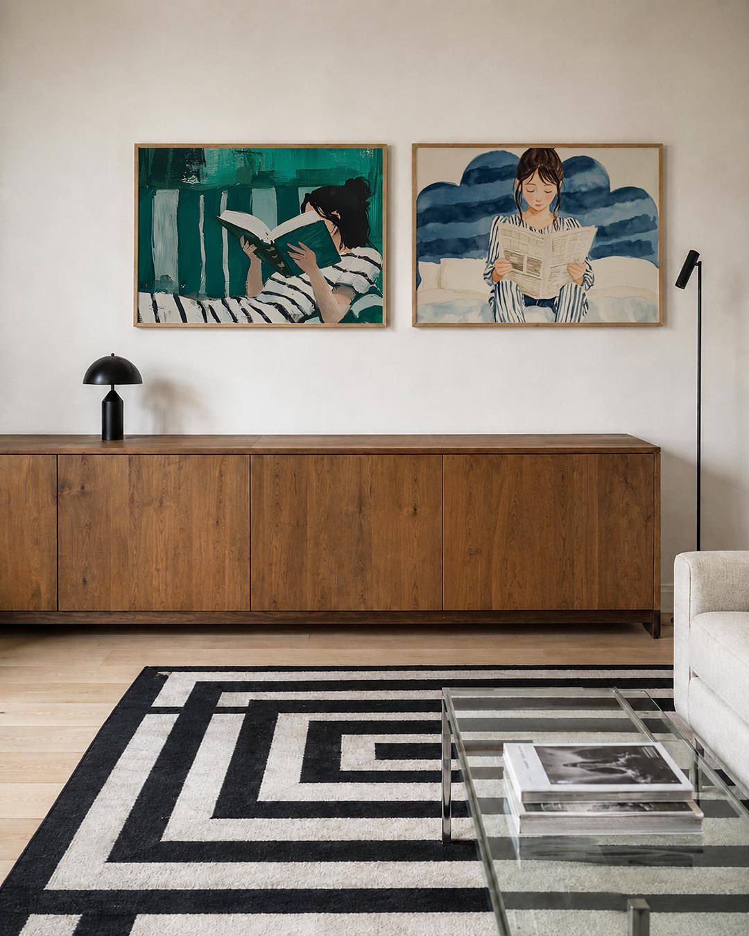 Tweedelige posterset met een persoon met een boek, omgeven door groene en witte kleurvlakken, getoond in een interieur