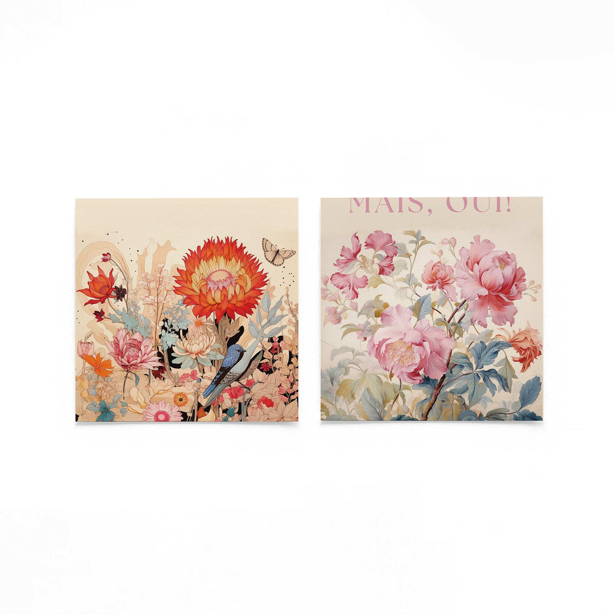 Twee vierkante posters met bloemen en vogel op een gebroken witte achtergrond