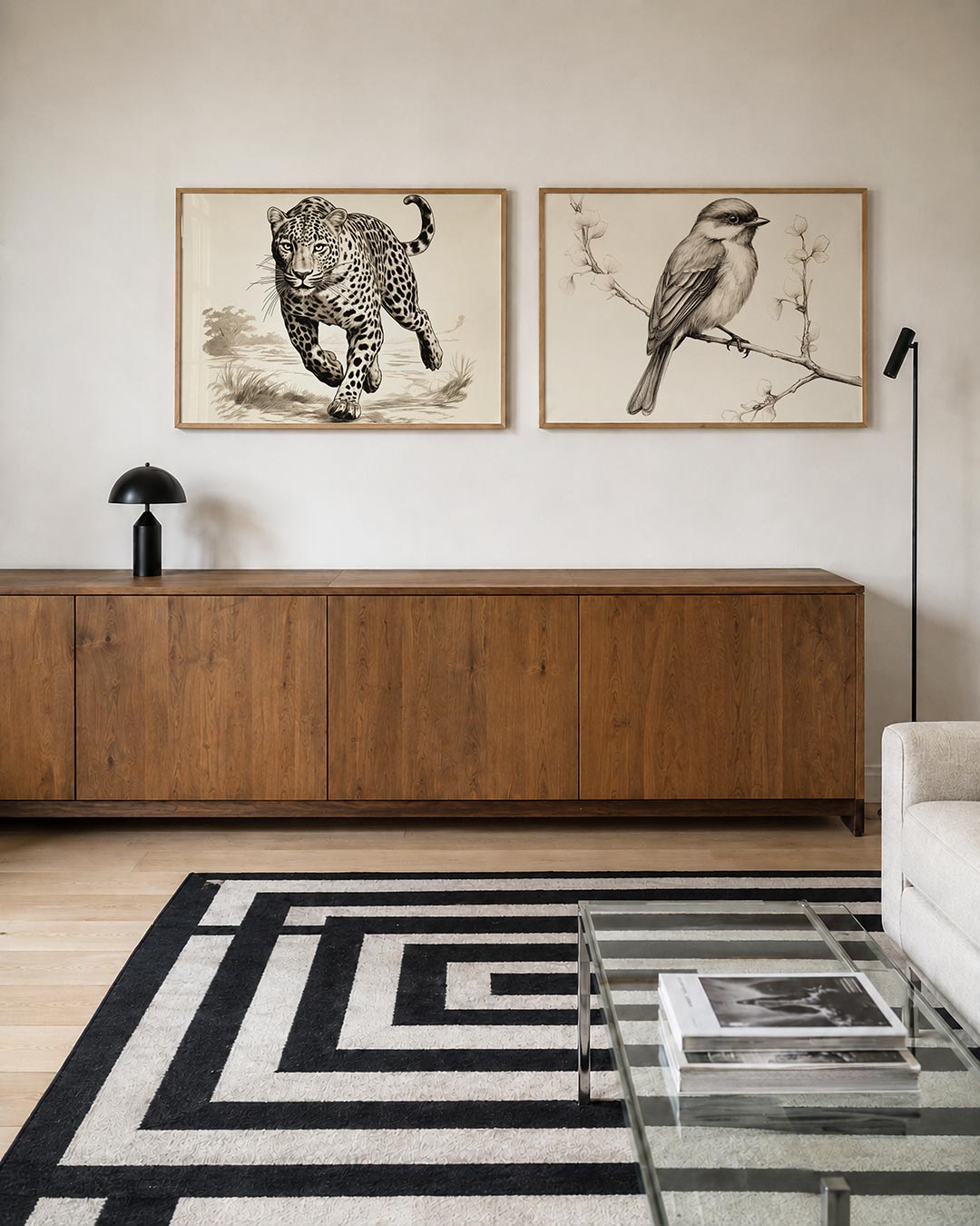 Tweedelige posterset met een krachtige jaguar in beweging, getoond in een interieur