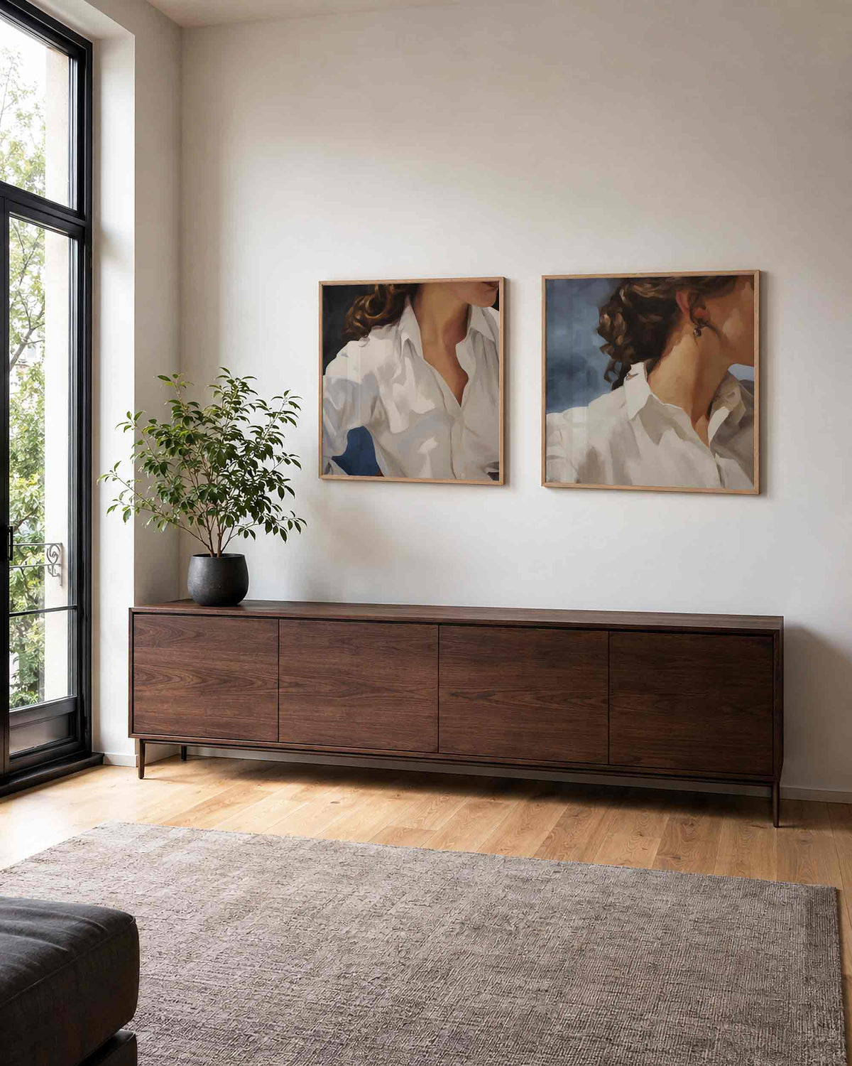 Interieurpresentatie van een tweedelige vierkante posterset met portretten van vrouwen