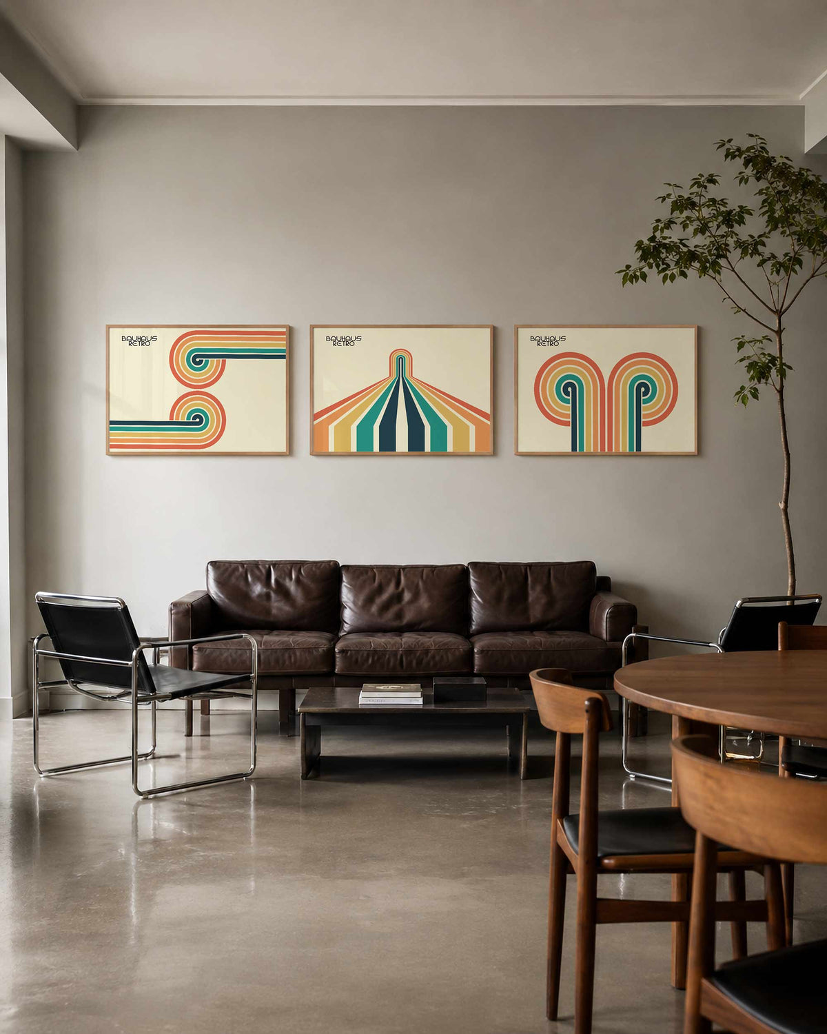 Interieurmockup van drieluik landscape-posterset met gestreepte boogbanen