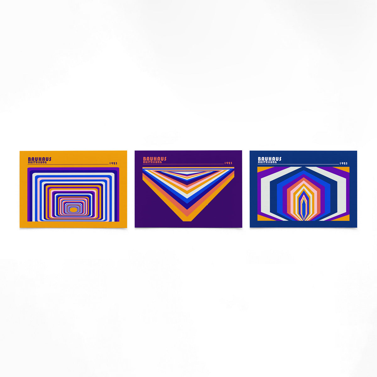 Drie landscape posters met kleurbanen in diepte als vrijstaande productfoto