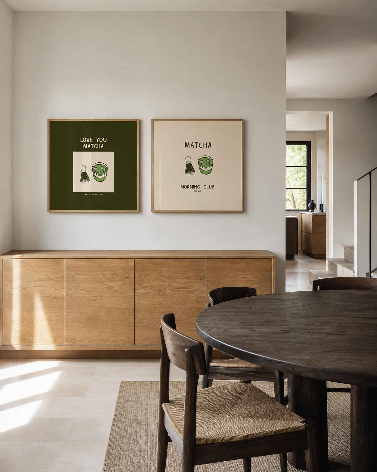 Interieurpresentatie van een tweedelige vierkante posterset met matcha morning