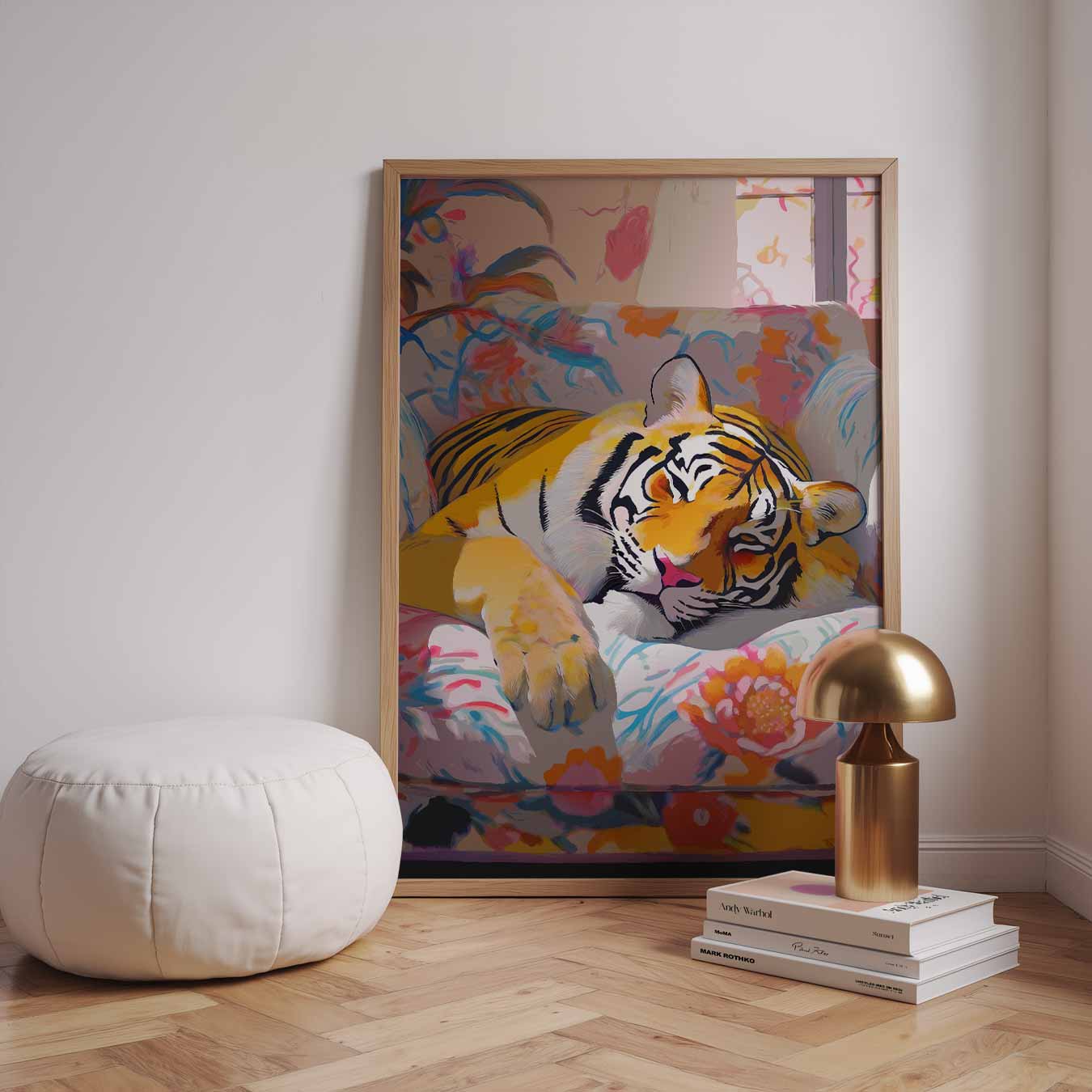 Dromerige Tijger op Bloemige Bank Poster-WallArtistic