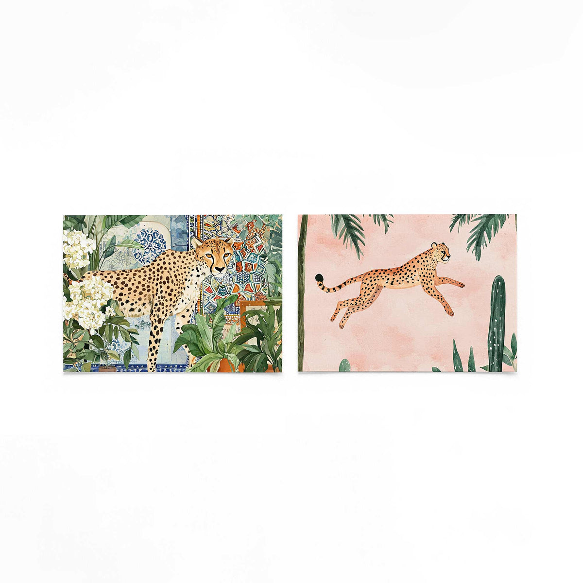 Twee liggende posters met een sierlijke cheetah op een gebroken witte achtergrond