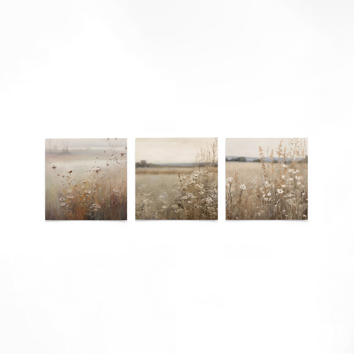 Drie vierkante posters met bloemenveld landschap op een gebroken witte achtergrond