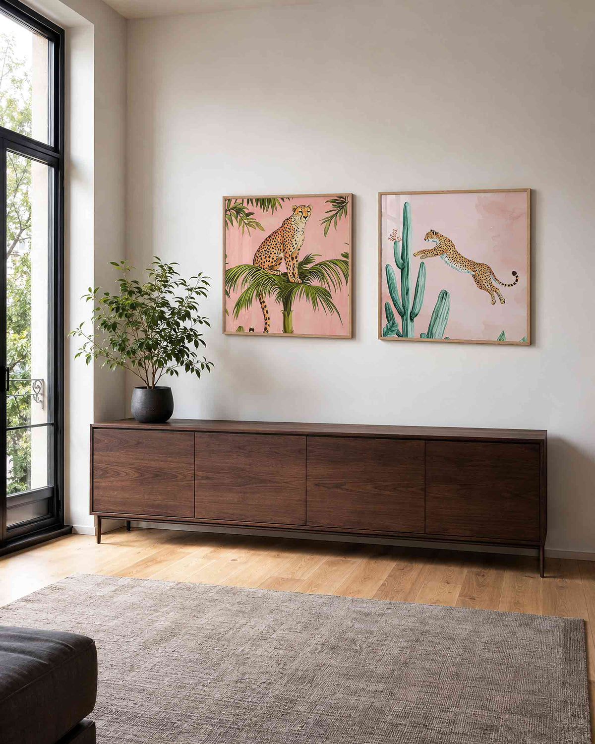 Interieurpresentatie van een tweedelige vierkante posterset met jachtluipaarden
