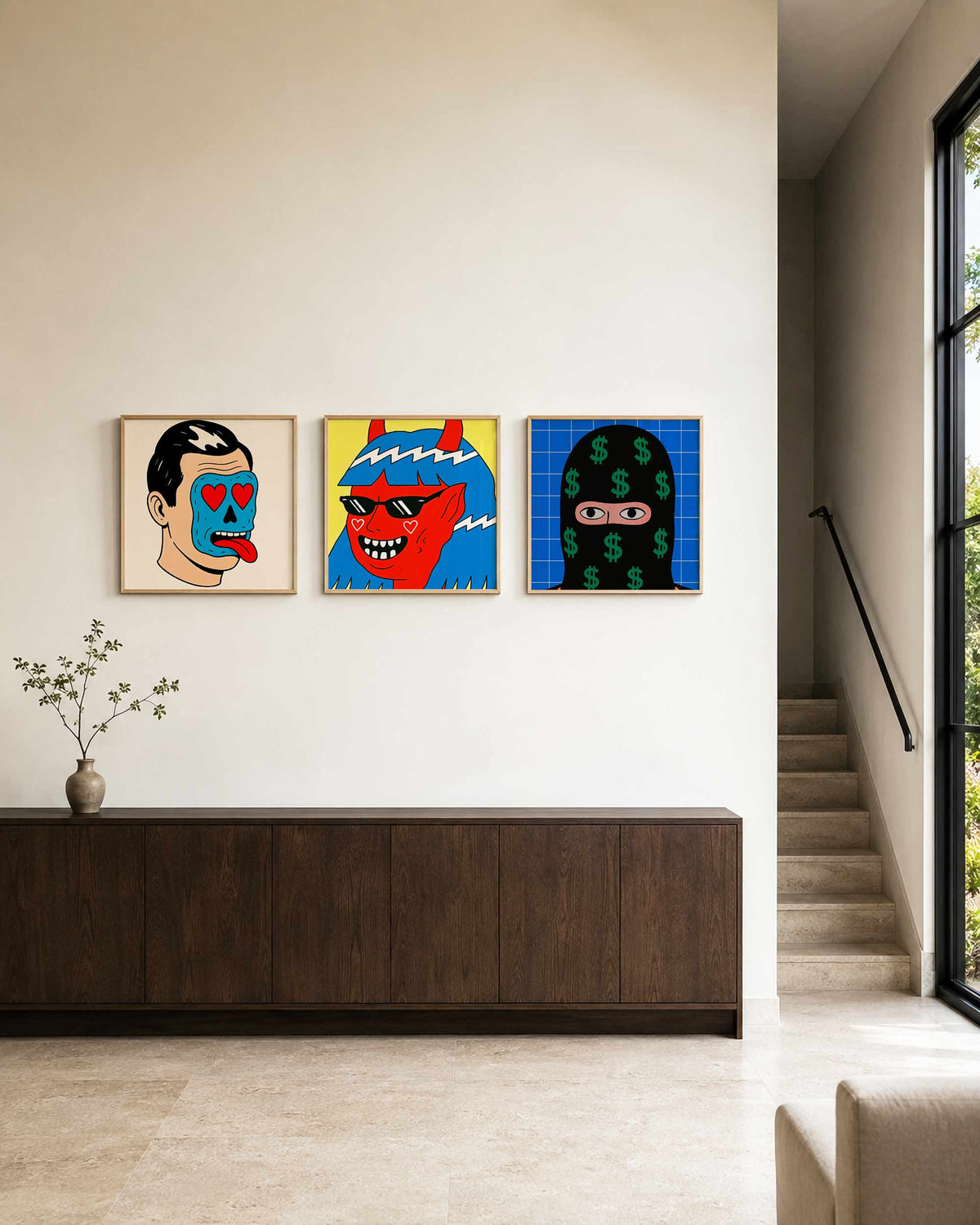 Interieurpresentatie van een driedelige vierkante posterset met pop art gezichten