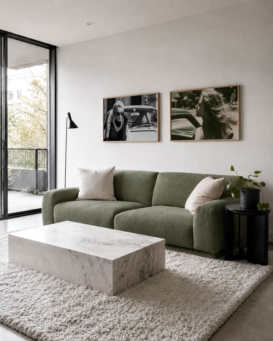 Twee liggende posters met donkere tinten en een rustige visuele opbouw, aan de muur in een interieur