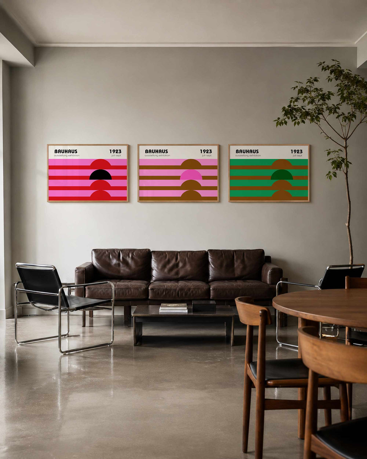 Interieurmockup van drieluik landscape-posterset met halve cirkels en kleurbanen