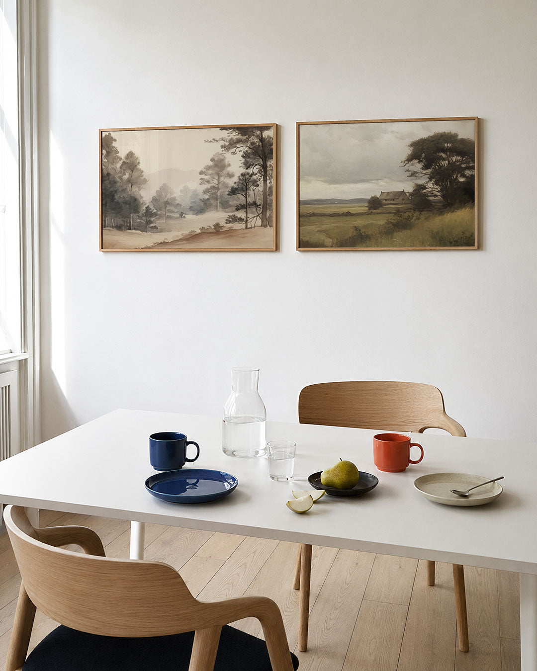 Tweedelige posterset met een zachte, mistige bosomgeving, getoond in een interieur