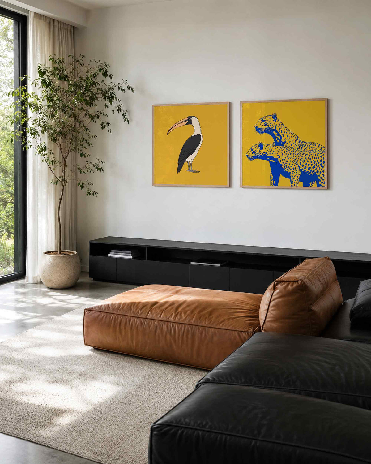 Interieurpresentatie van een tweedelige vierkante posterset met vogel en luipaarden
