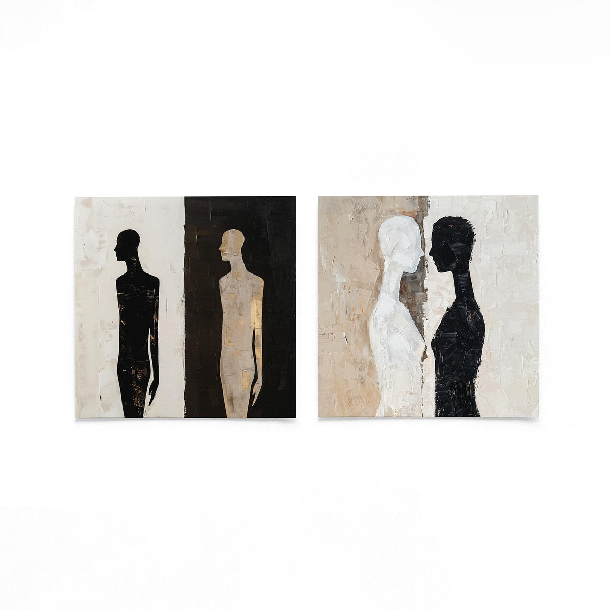 Twee vierkante posters met silhouetten en figuren op een gebroken witte achtergrond
