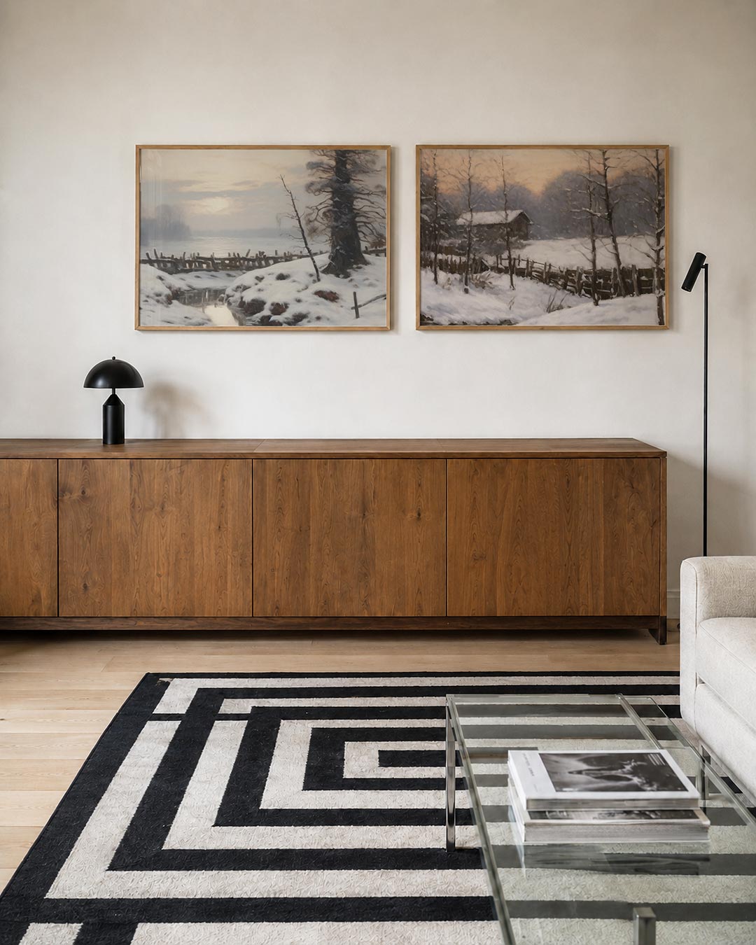 Interieurpresentatie van twee posters met een serene winterlandschap met zachte sneeuwvlakken