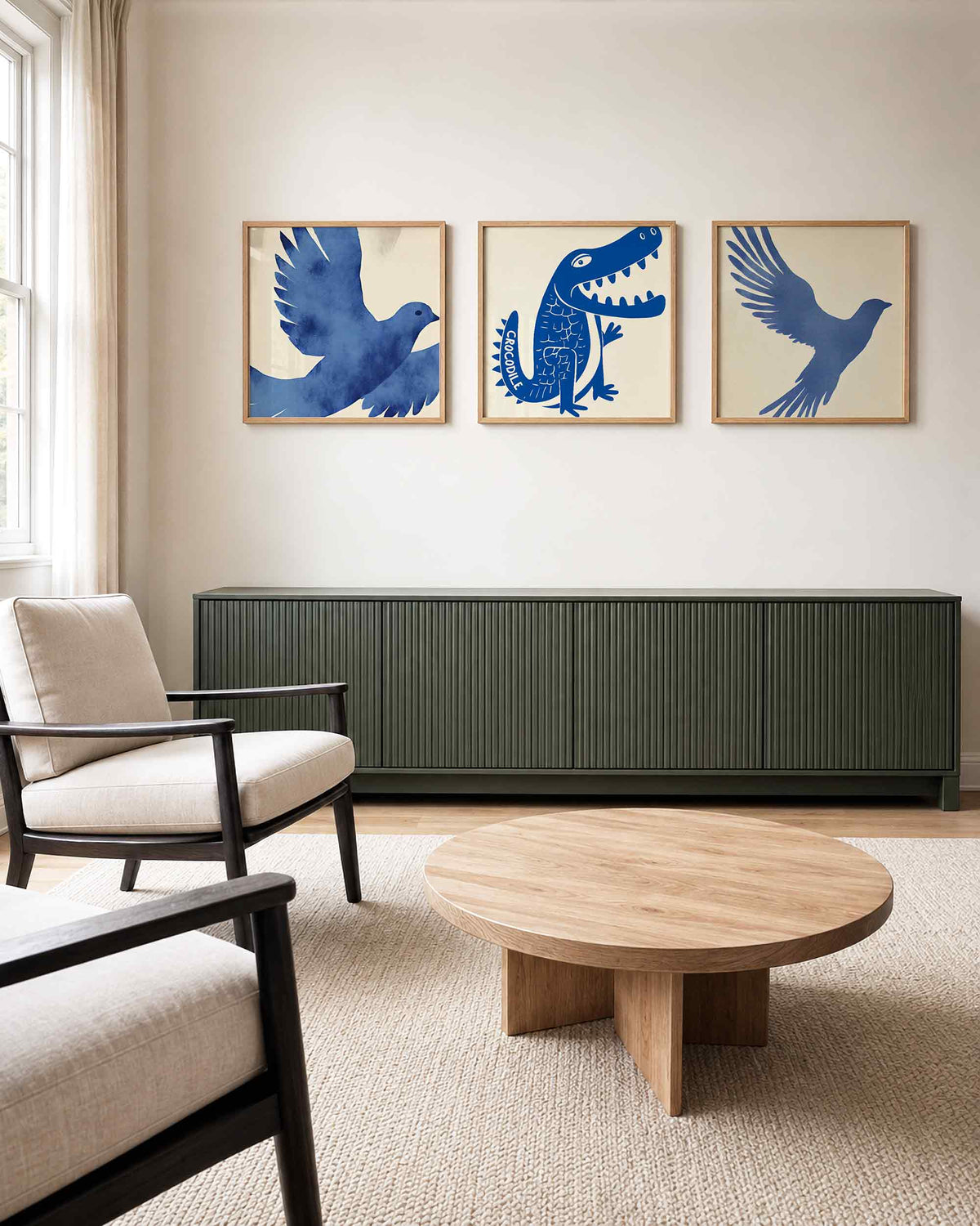 Interieurpresentatie van een driedelige vierkante posterset met blauwe dieren