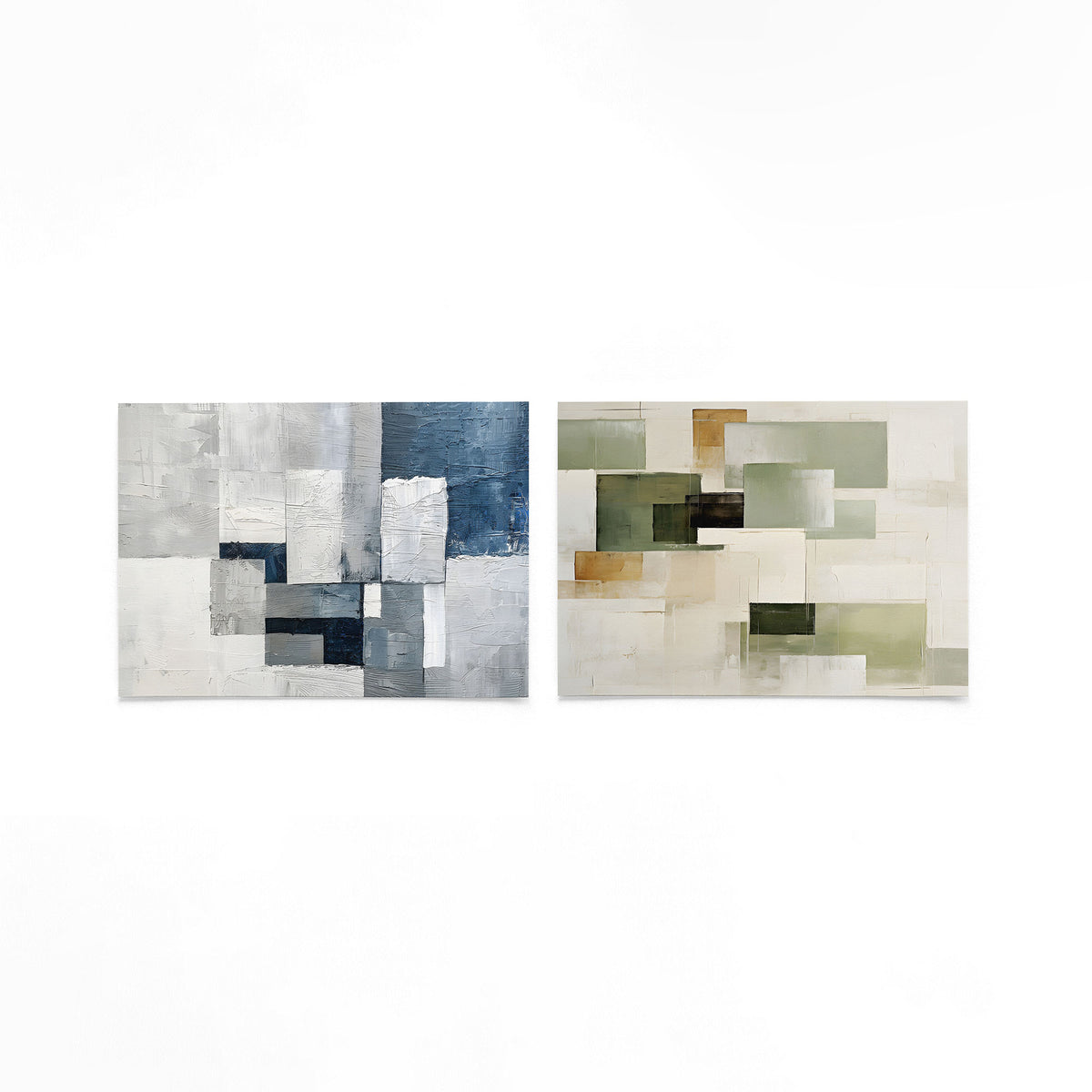 Twee liggende posters met een spel van rechthoeken in grijstinten en blauw op een gebroken witte achtergrond