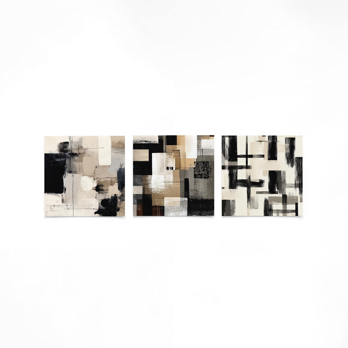 Drie vierkante posters met abstracte vlakken op een gebroken witte achtergrond