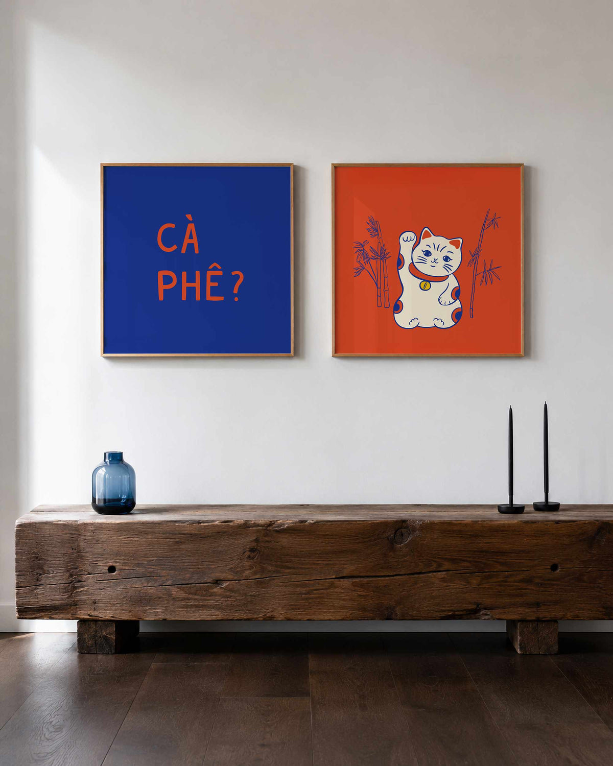 Interieurpresentatie van een tweedelige vierkante posterset met cafékat