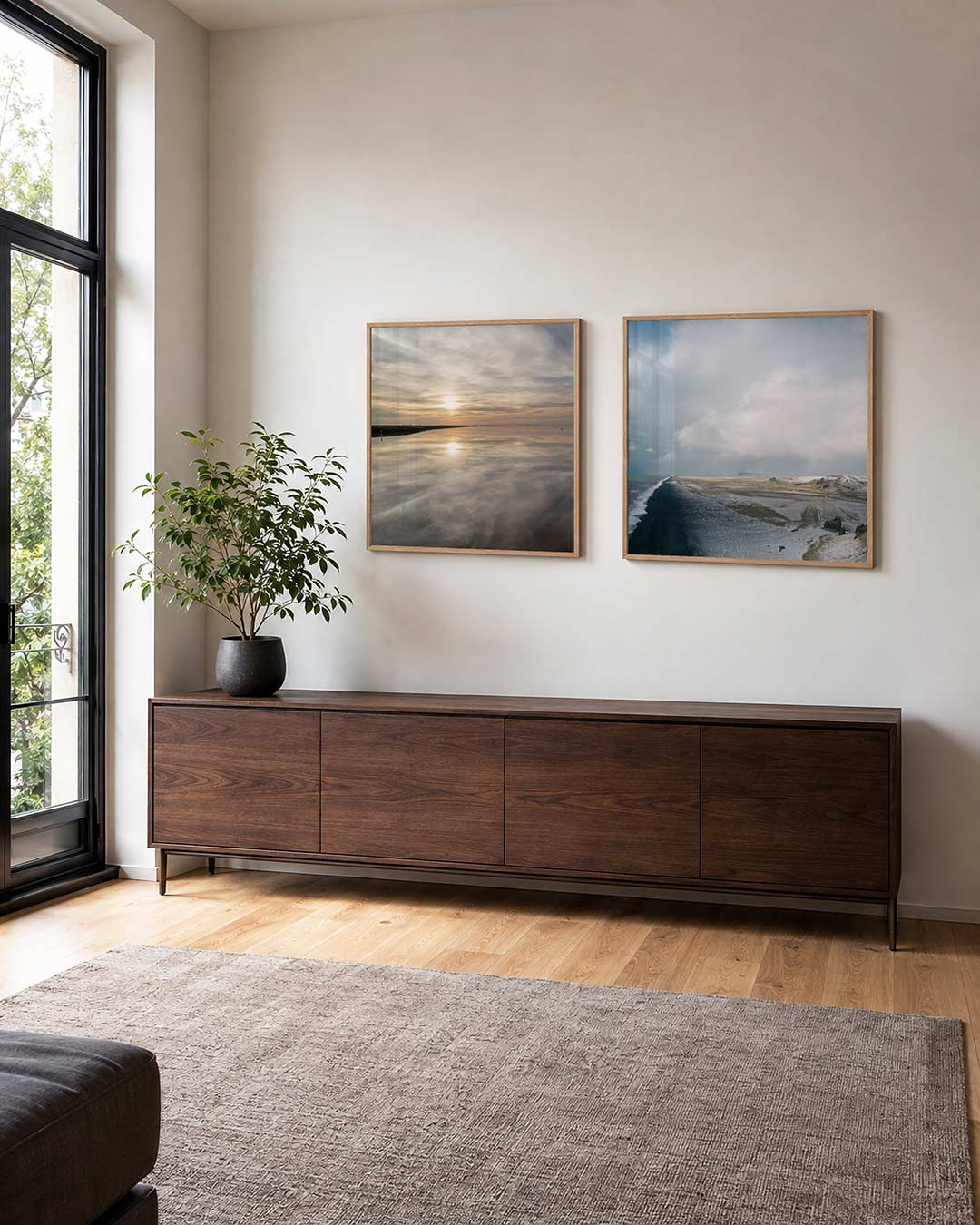 Interieur met vierkant fotografisch tweeluik stilte aan de horizon – Gerald Emming