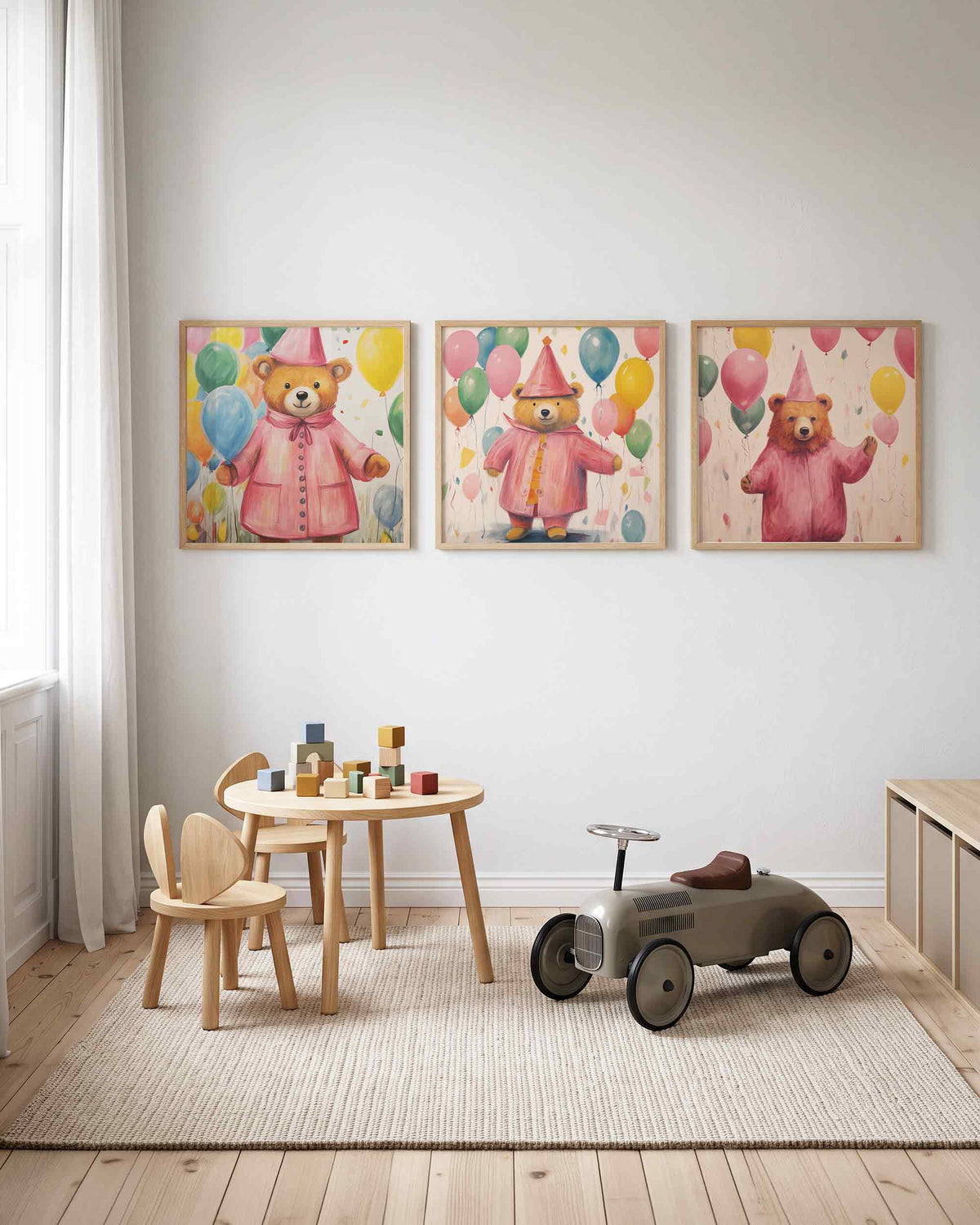 Interieurpresentatie van een driedelige vierkante posterset met feestelijke beren