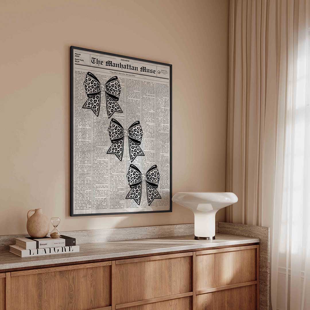 Luipaardstrikjes op krantenachtergrond Poster