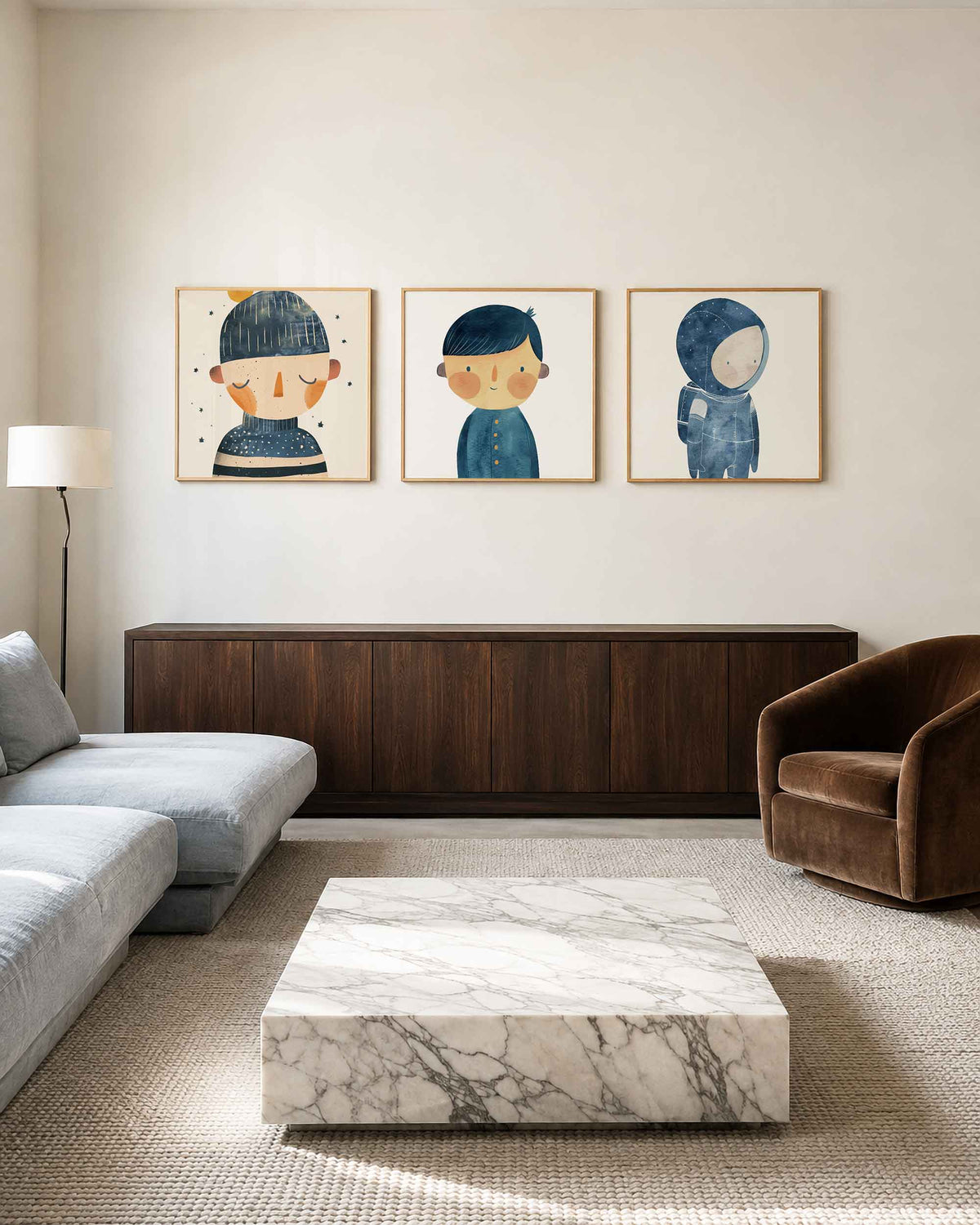 Interieurpresentatie van een driedelige vierkante posterset met ruimtefiguren