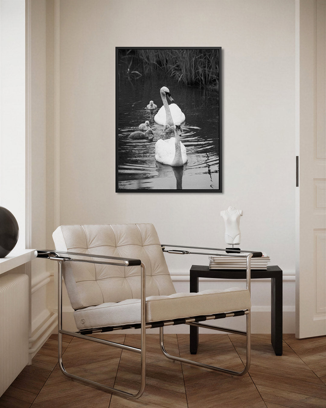 Zwanenfamilie in water Kunstwerk