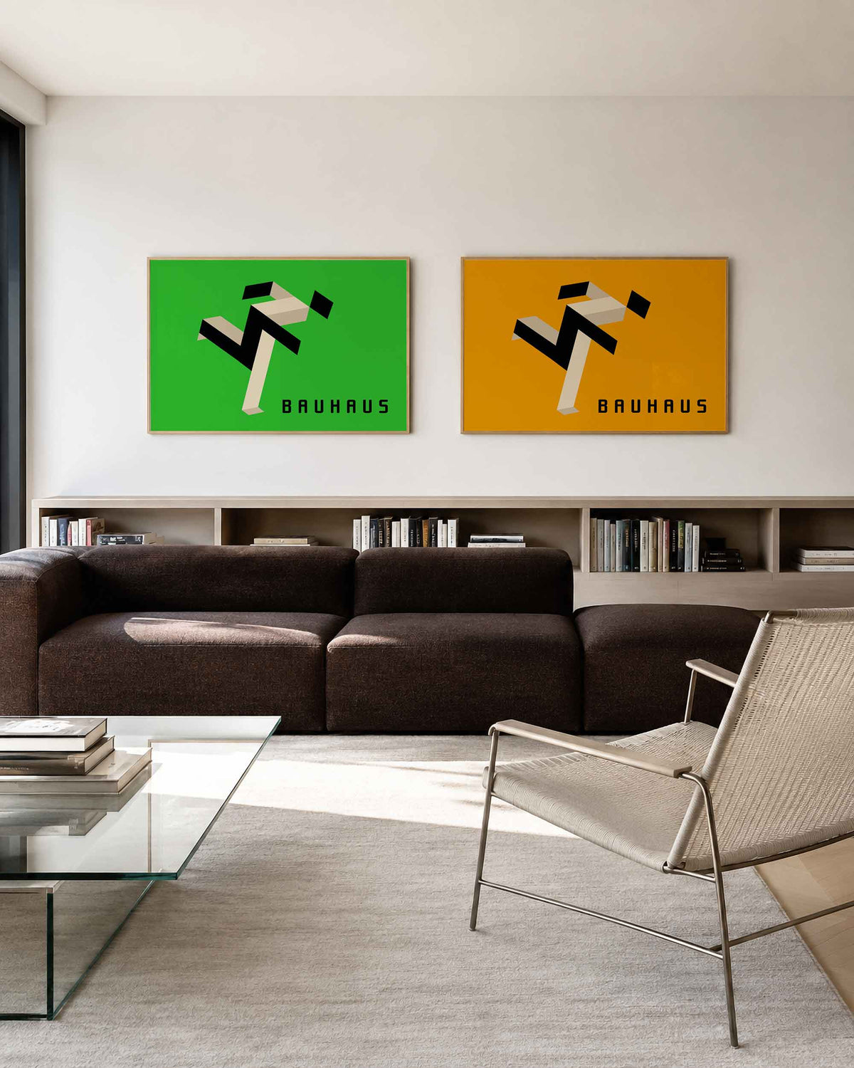 Interieurmockup van tweedelige landscape-posterset met zigzaglint op groen en oranje