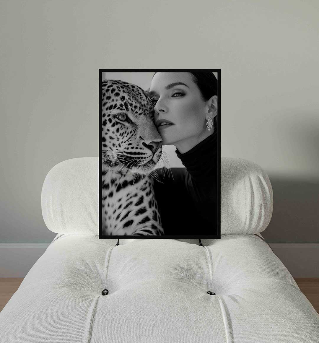 Vrouw en luipaard Poster