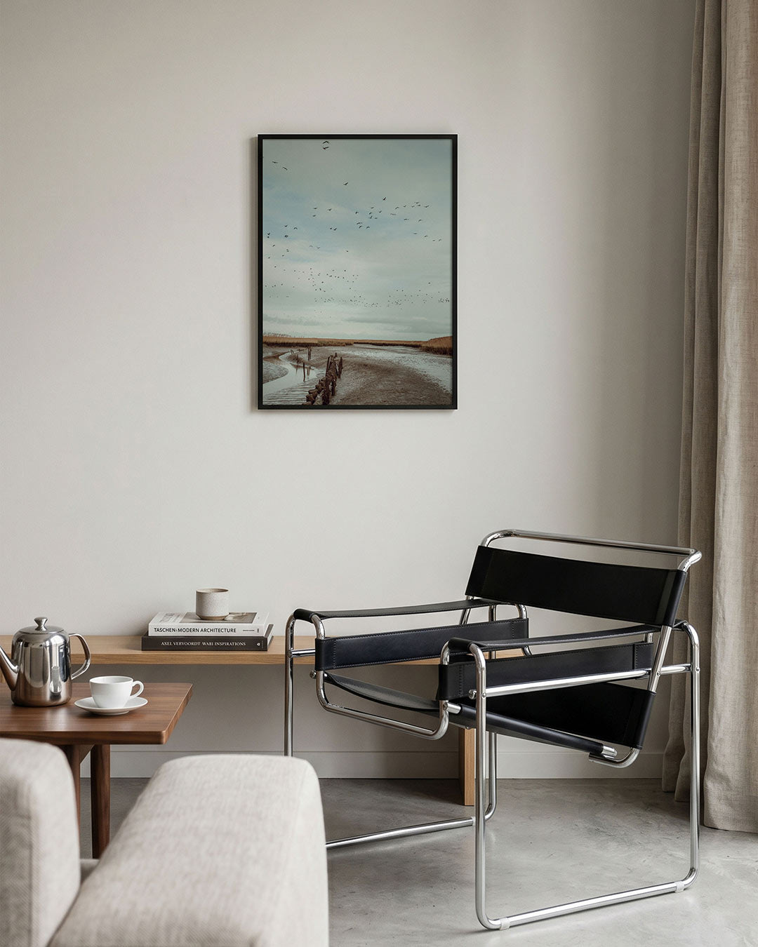 Vogels boven landschap Poster