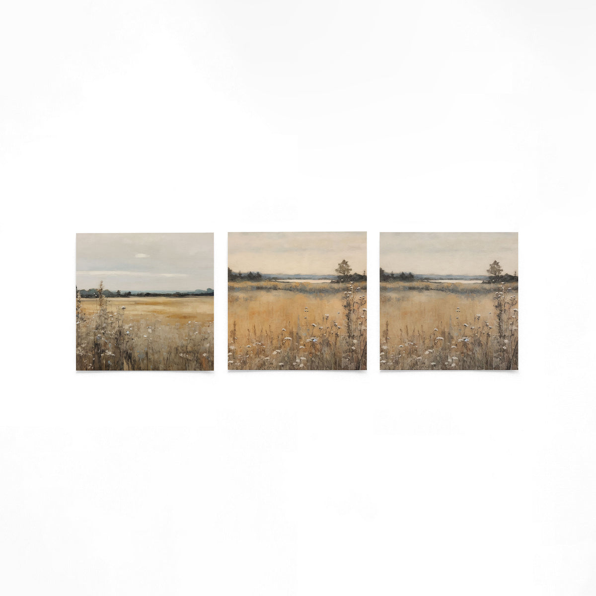 Drie vierkante posters met gouden veldlandschap op een gebroken witte achtergrond