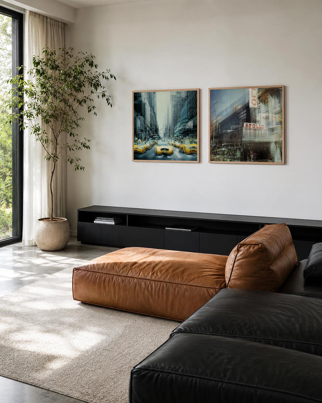 Interieur met vierkant fotografisch tweeluik stad in gelaagde beweging – Gerald Emming