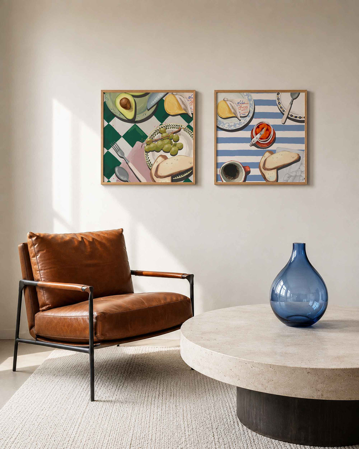 Interieurpresentatie van een tweedelige vierkante posterset met ontbijttafel