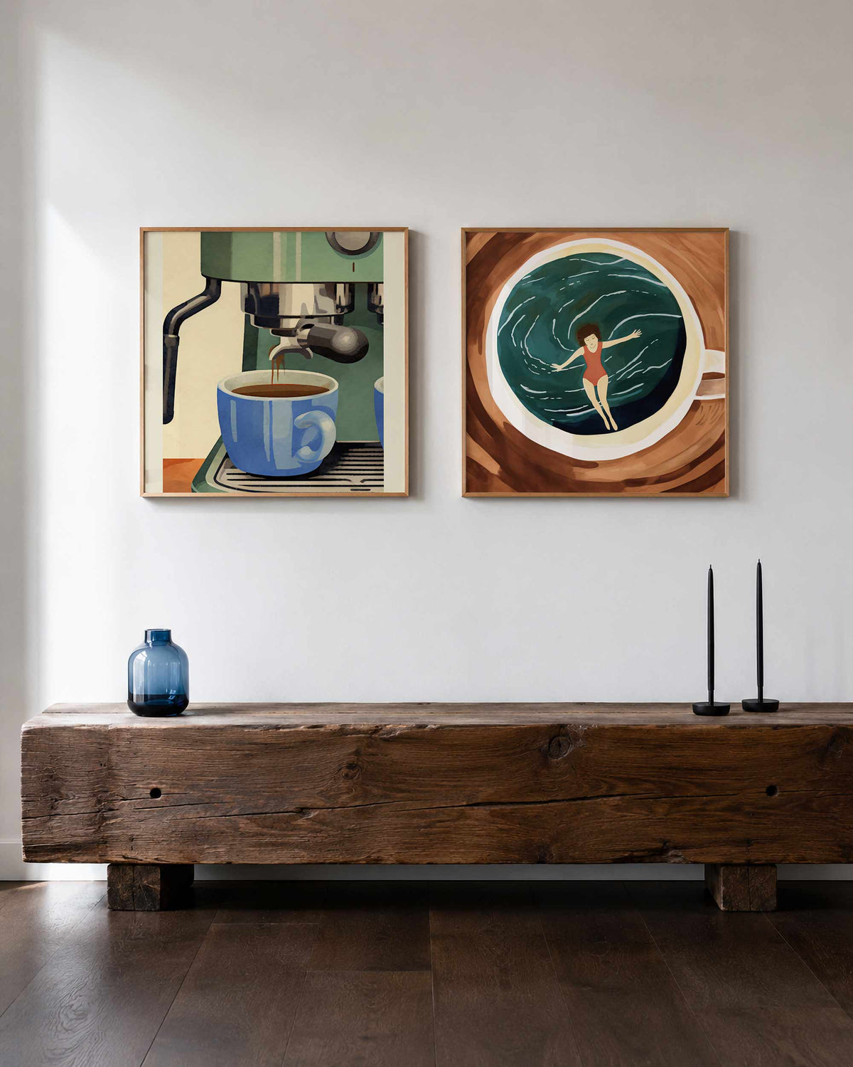 Interieurpresentatie van een tweedelige vierkante posterset met koffie en zwemmer