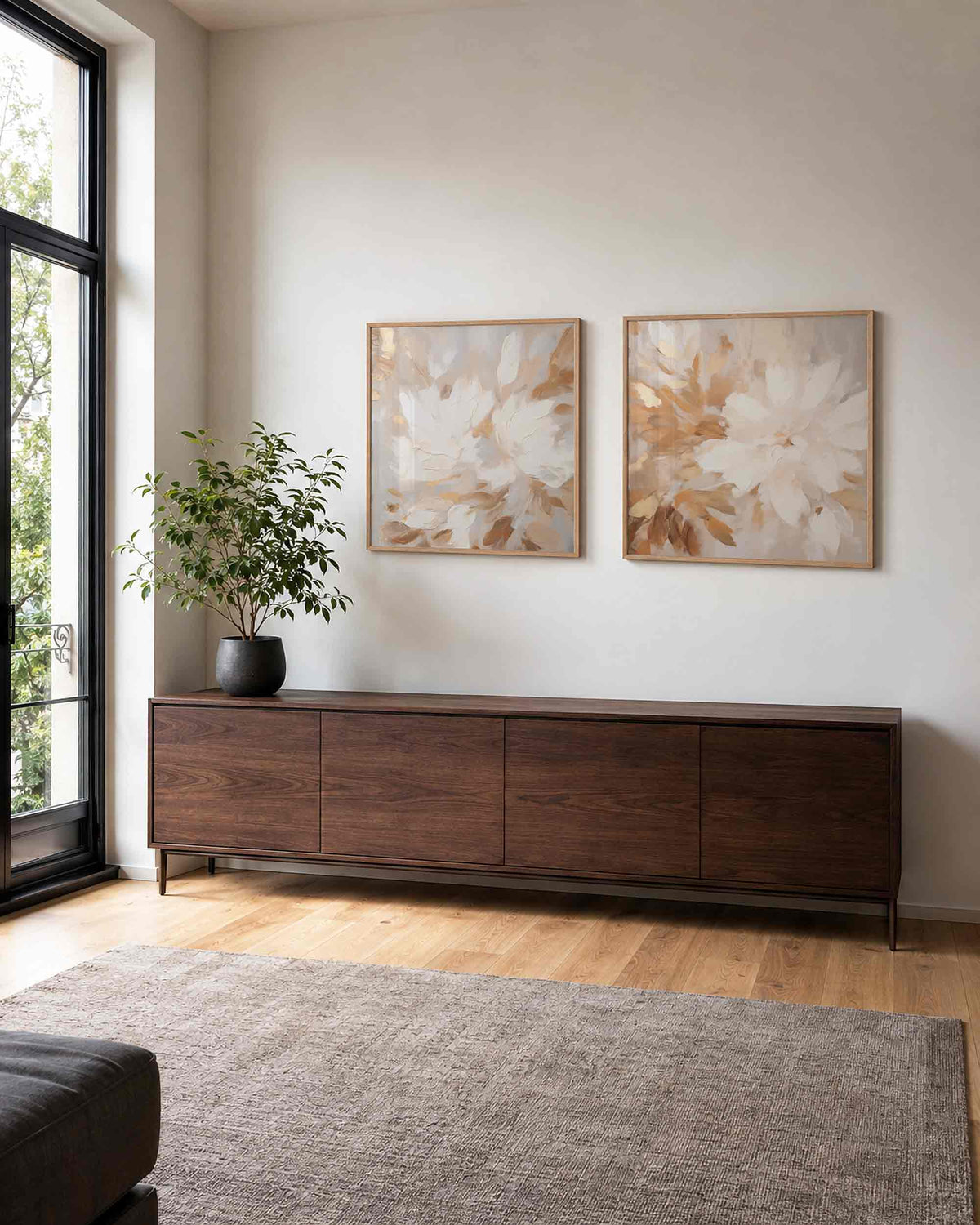 Interieurpresentatie van een tweedelige vierkante posterset met witte bloesems
