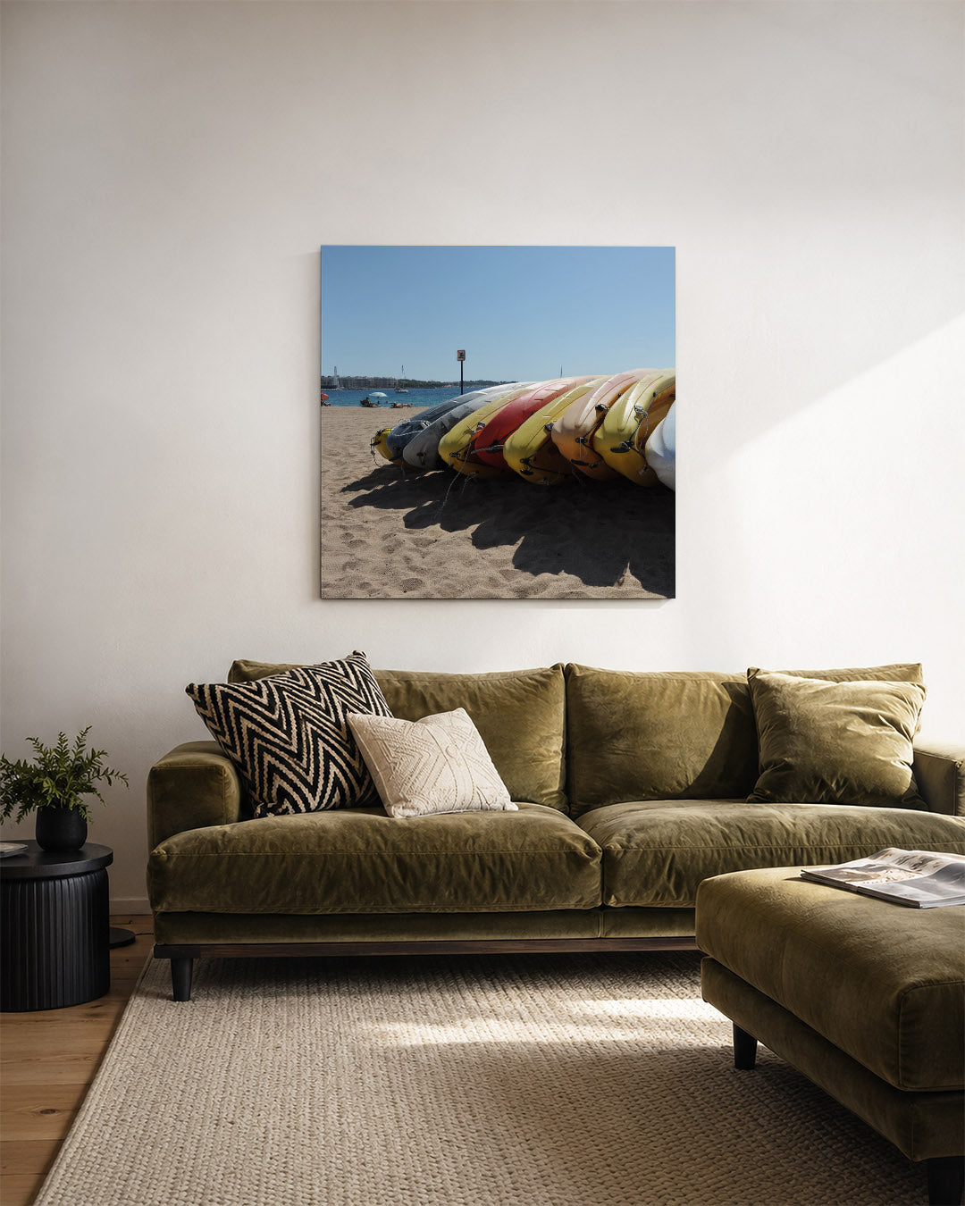 Kleurrijke kajaks strand Kunstwerk