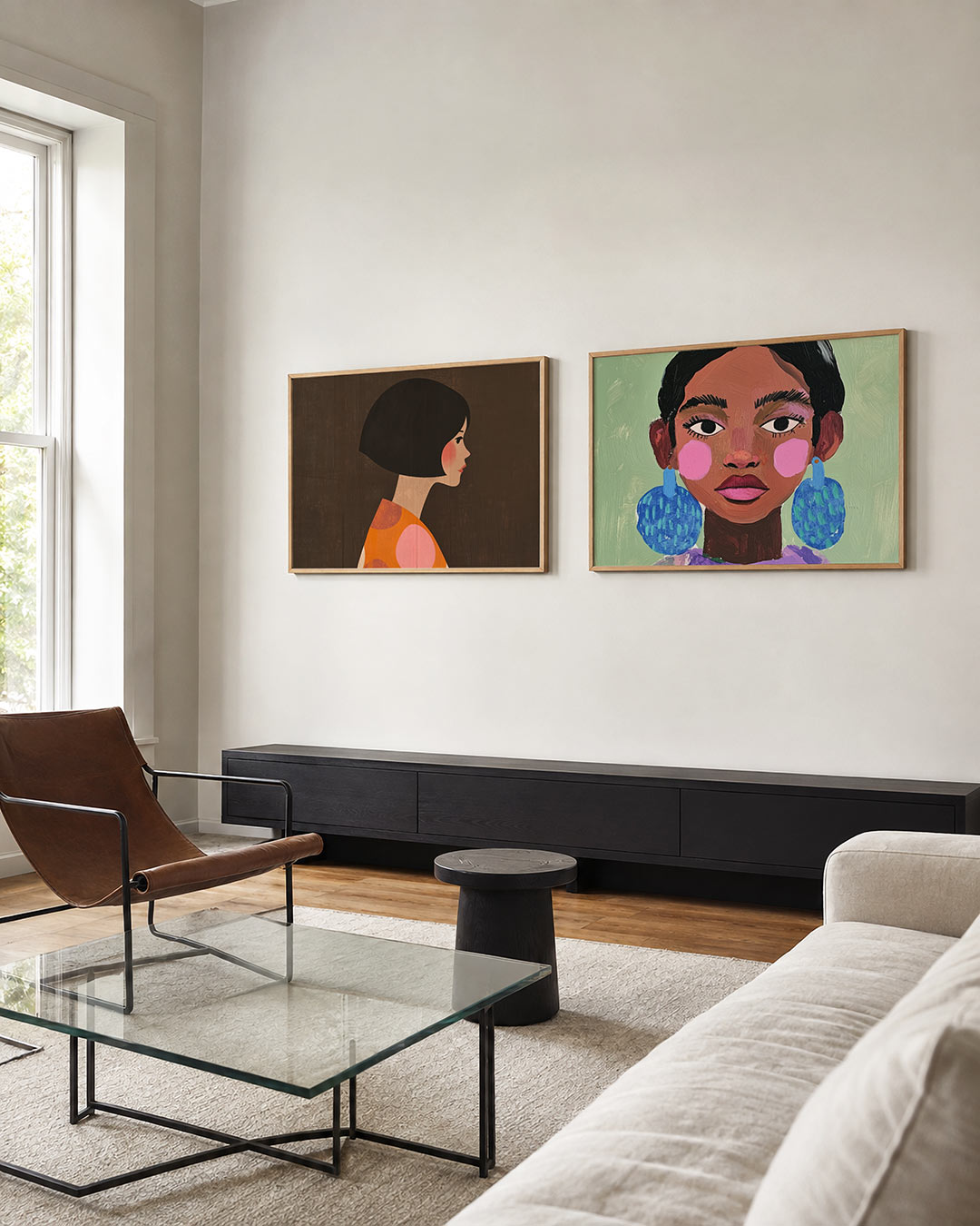 Interieurpresentatie van twee posters met een zijaanzicht van een vrouw met een kort kapsel