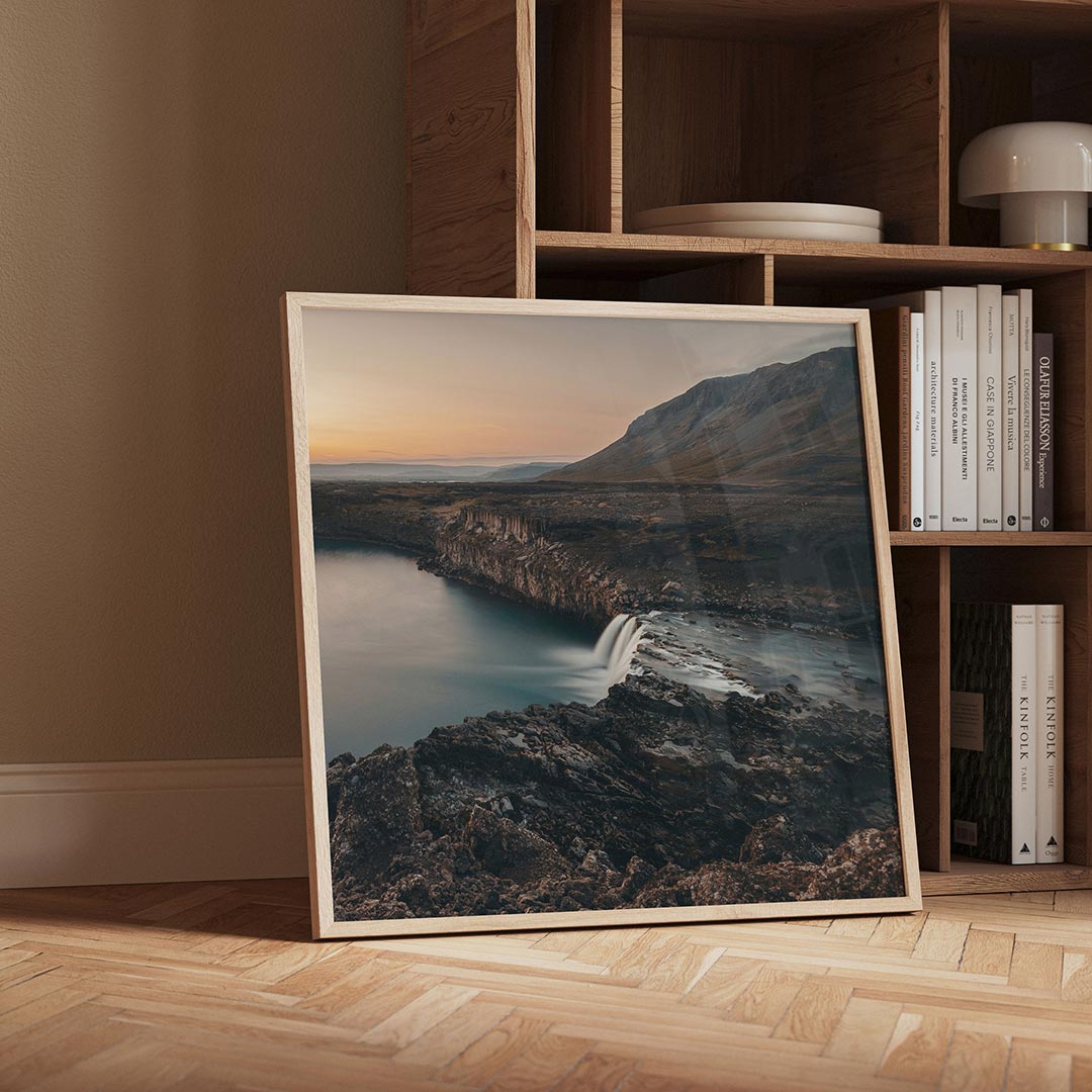 Rustige waterval landschap Poster