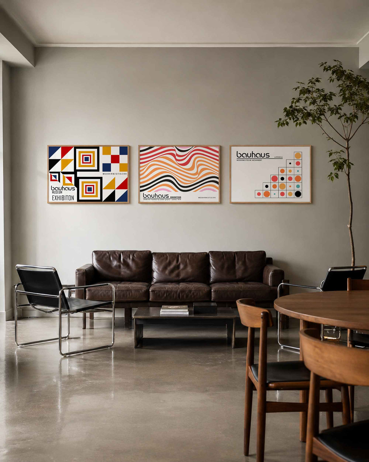 Interieurmockup van drieluik landscape-posterset met vlakken, golven en cirkels