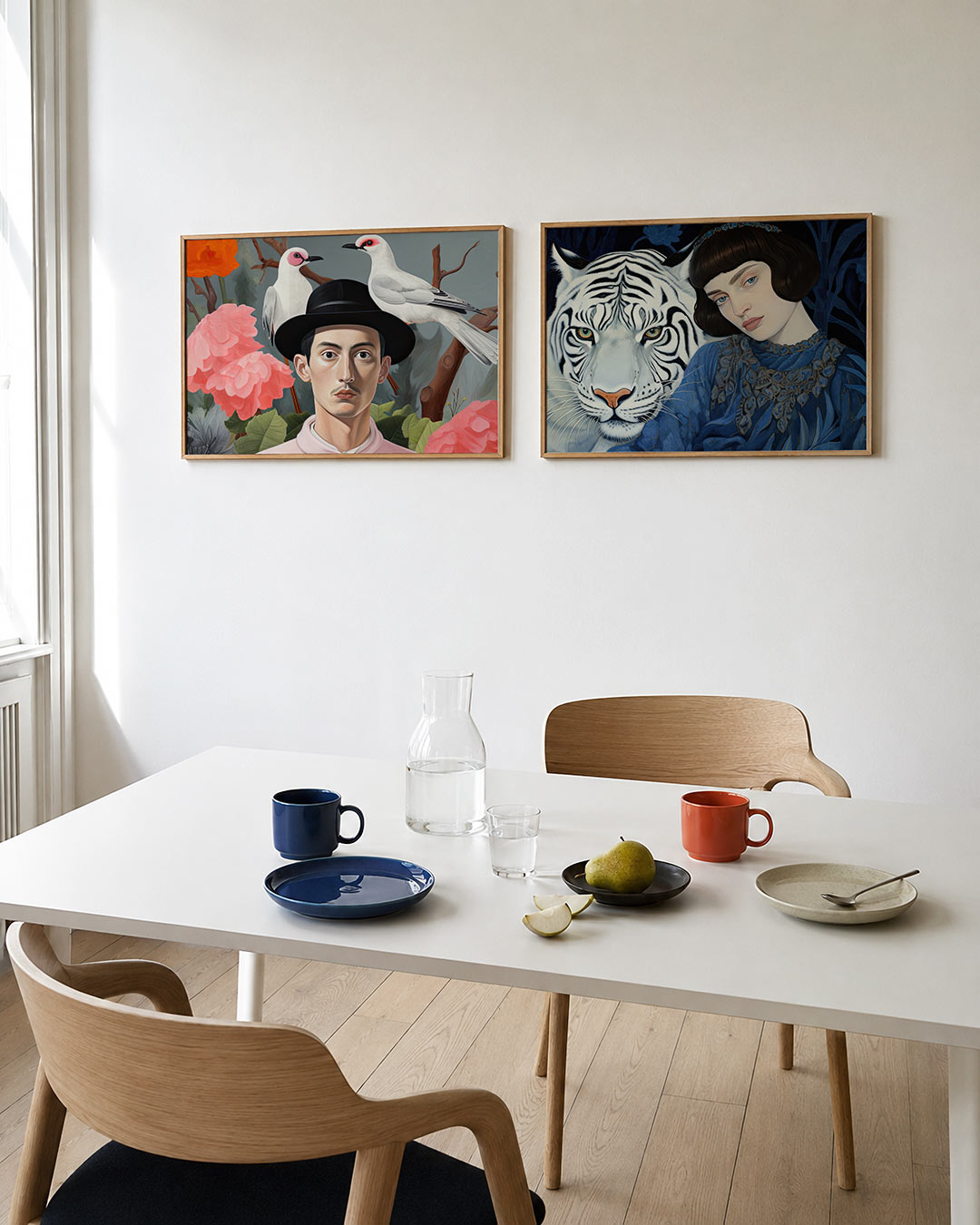Tweedelige posterset met een man met een hoed omringd door roze bloemen en witte vogels, getoond in een interieur