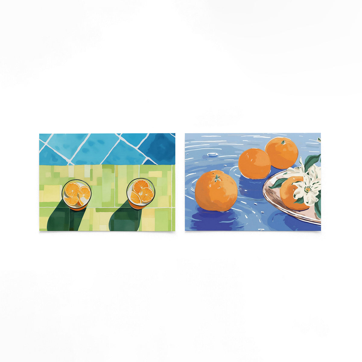 Twee liggende posters met glazen met oranje schijfjes tussen blauwe en groene kleurvlakken op een gebroken witte achtergrond