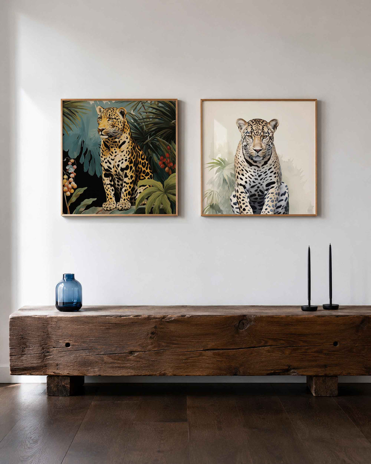 Interieurpresentatie van een tweedelige vierkante posterset met luipaarden in het groen