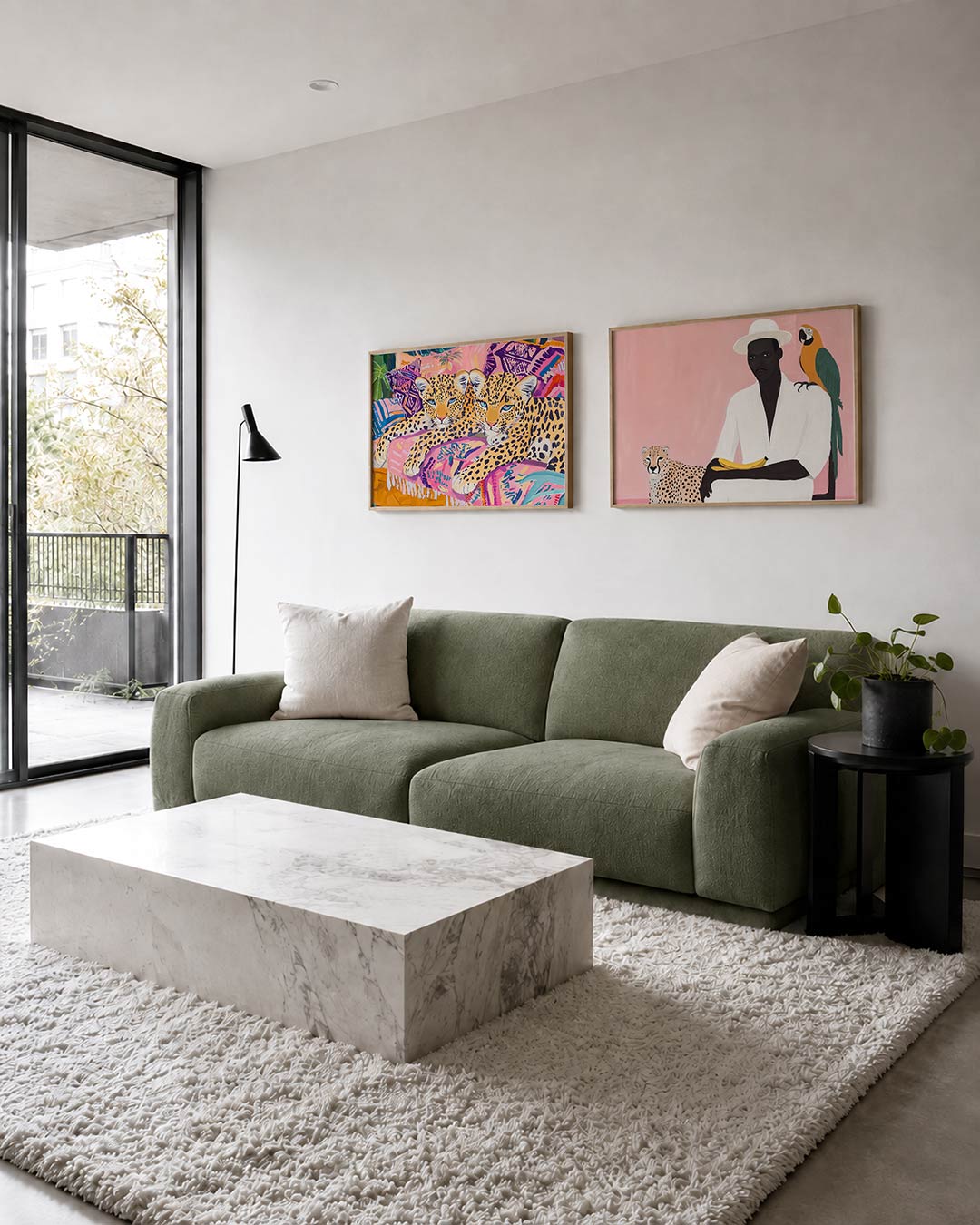 Tweedelige posterset met twee luipaarden op kussens met roze, paarse en blauwe patronen, getoond in een interieur