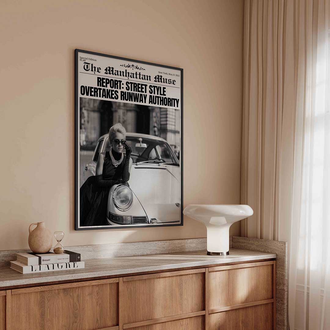 Vrouw bij klassieke auto Poster