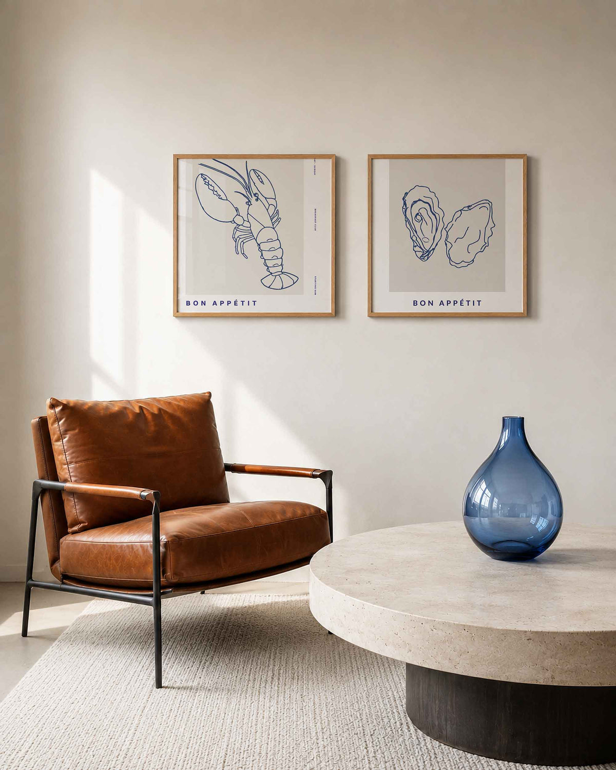Interieurpresentatie van een tweedelige vierkante posterset met kreeft en oester