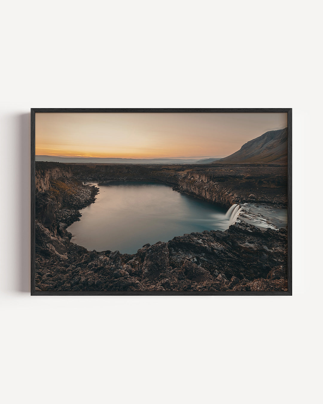 Rustige waterval Poster