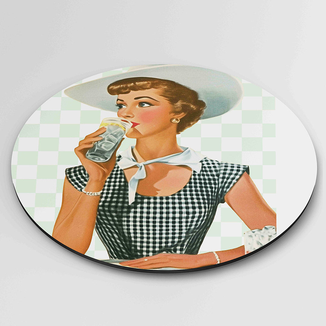 Vrouw met drankje Muurcirkel