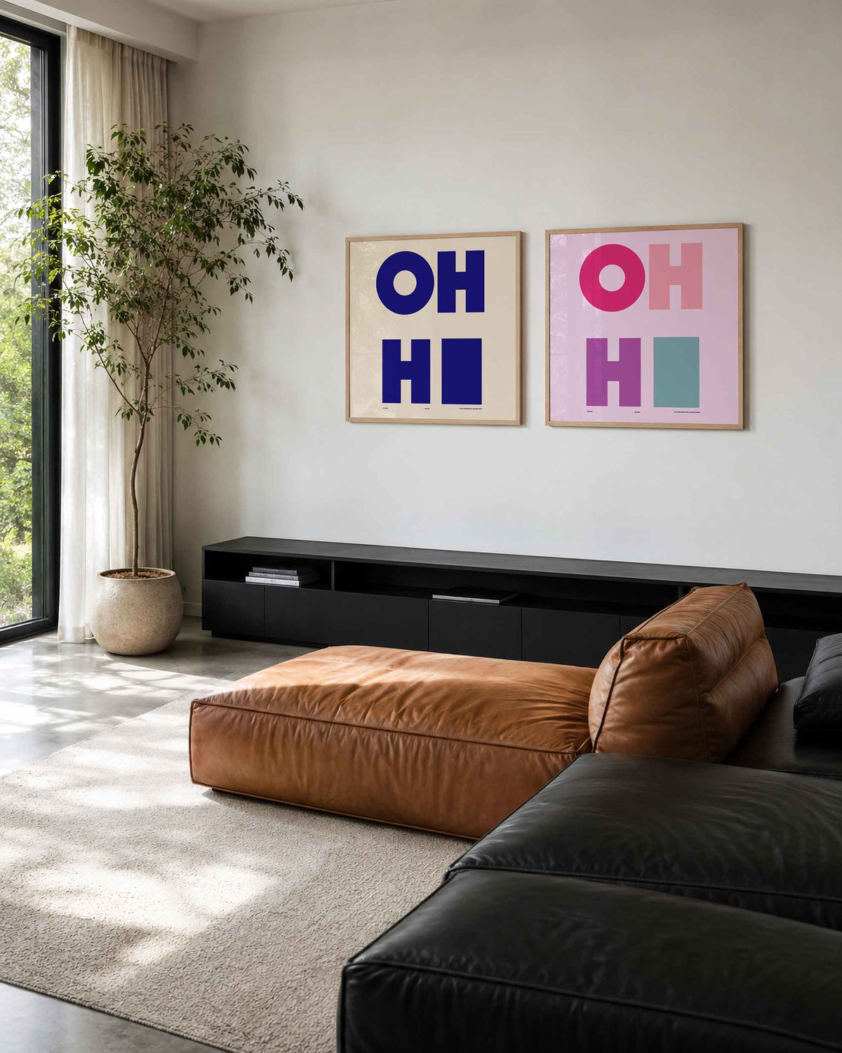 Interieurpresentatie van een tweedelige vierkante posterset met oh you tekst