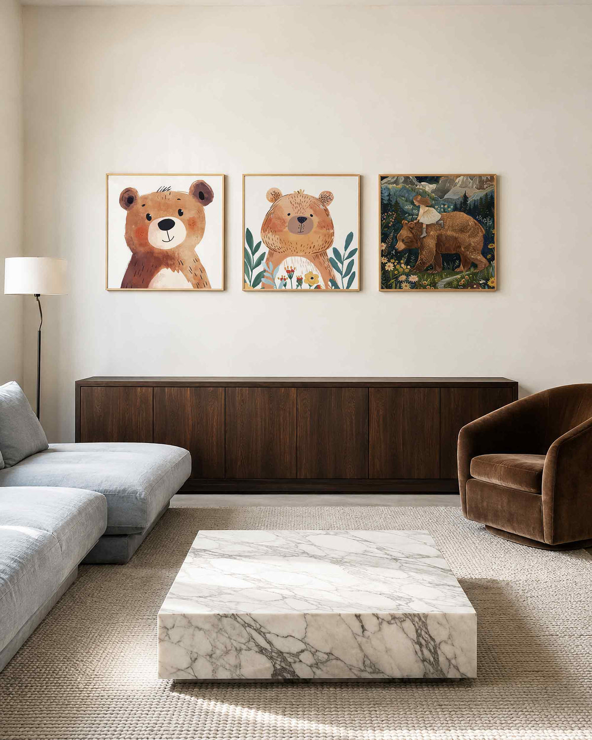 Interieurpresentatie van een driedelige vierkante posterset met beren en meisje