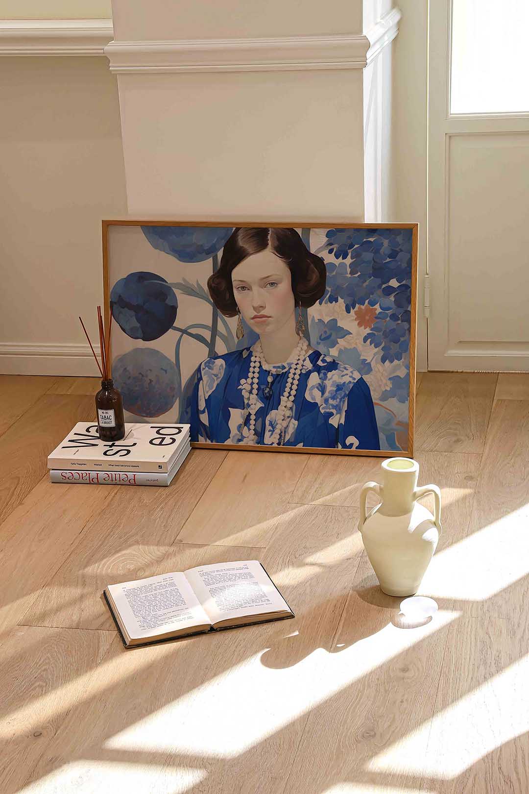 Vrouw met blauwe bloemen Poster